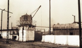 "Żuraw do nawęglania parowozów w Jeleniej Górze", 1984. Fot. J....